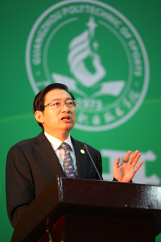 罗京军院长在开学典礼上致辞